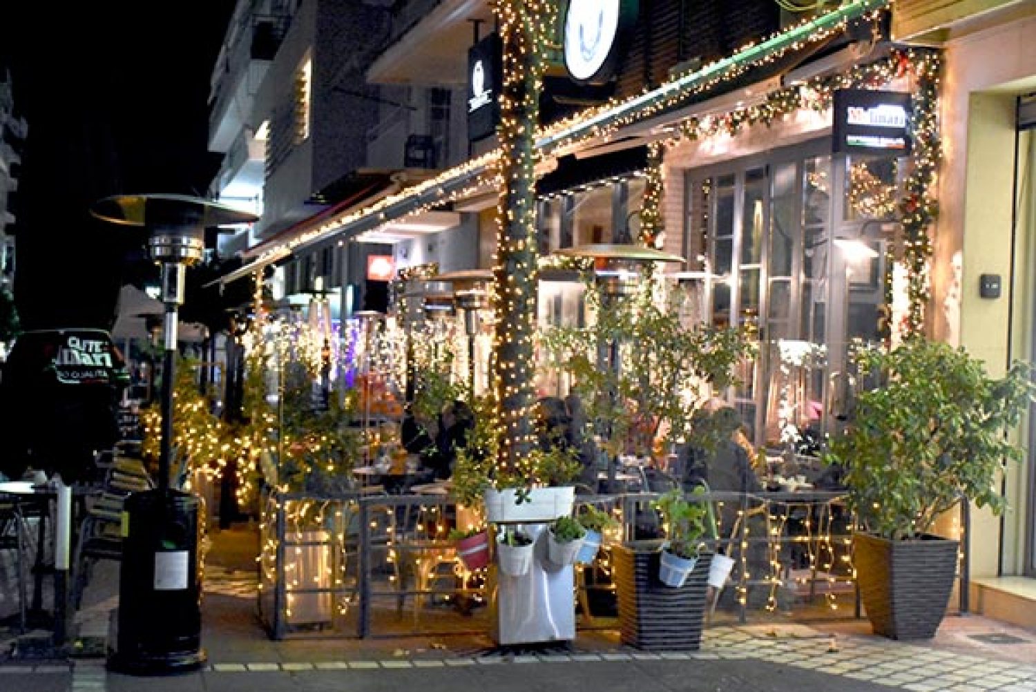 Τα Γιάννενα ενόψει Χριστουγέννων άρχισαν να φορούν τα γιορτινά τους!