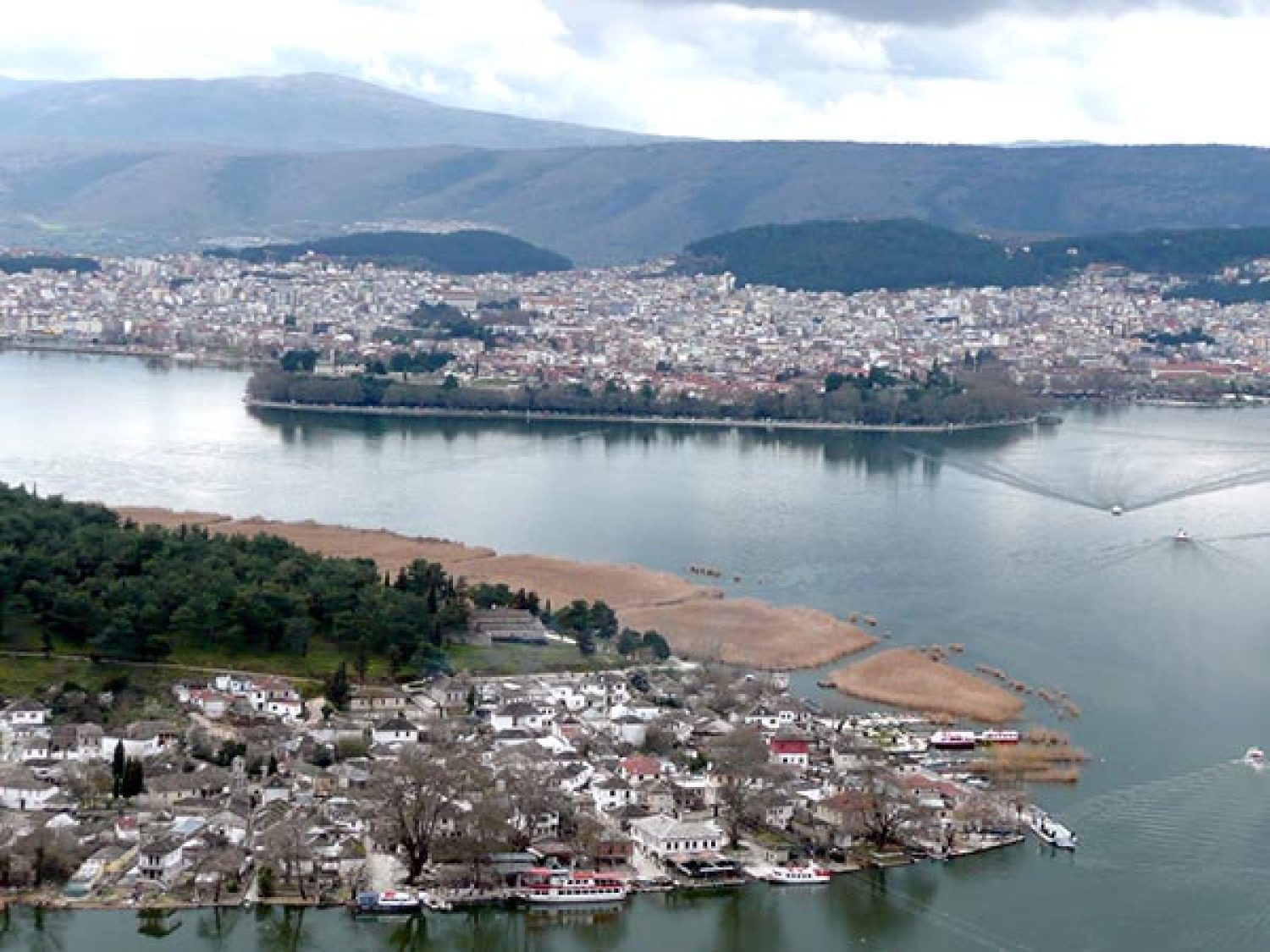 ΣτΕ: Νόμιμο το ανάχωμα και οι τάφροι στη λίμνη Παμβώτιδα!