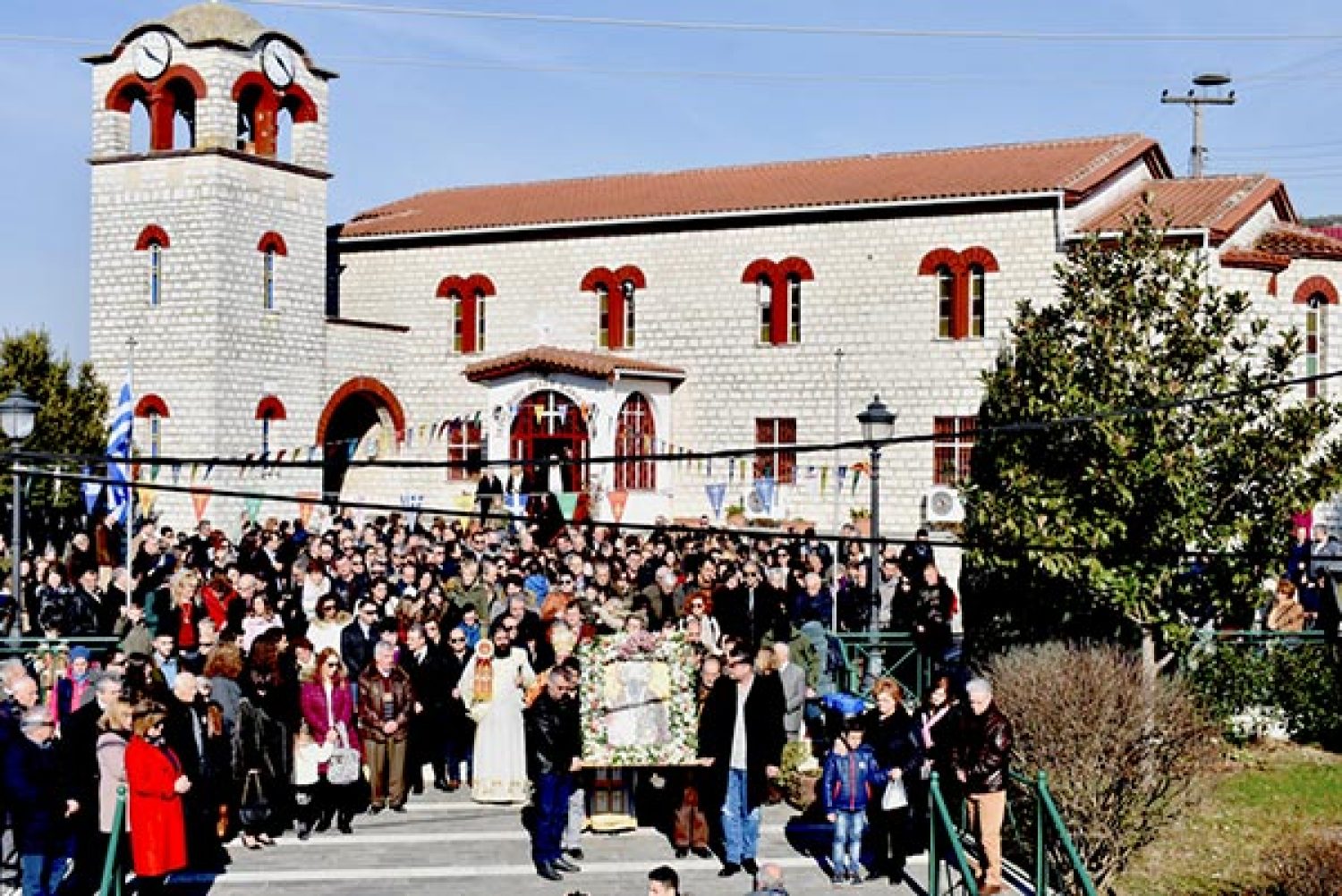 Το Πέραμα τίμησε με λαμπρότητα τον Πολιούχο του Άγιο Χαράλαμπο