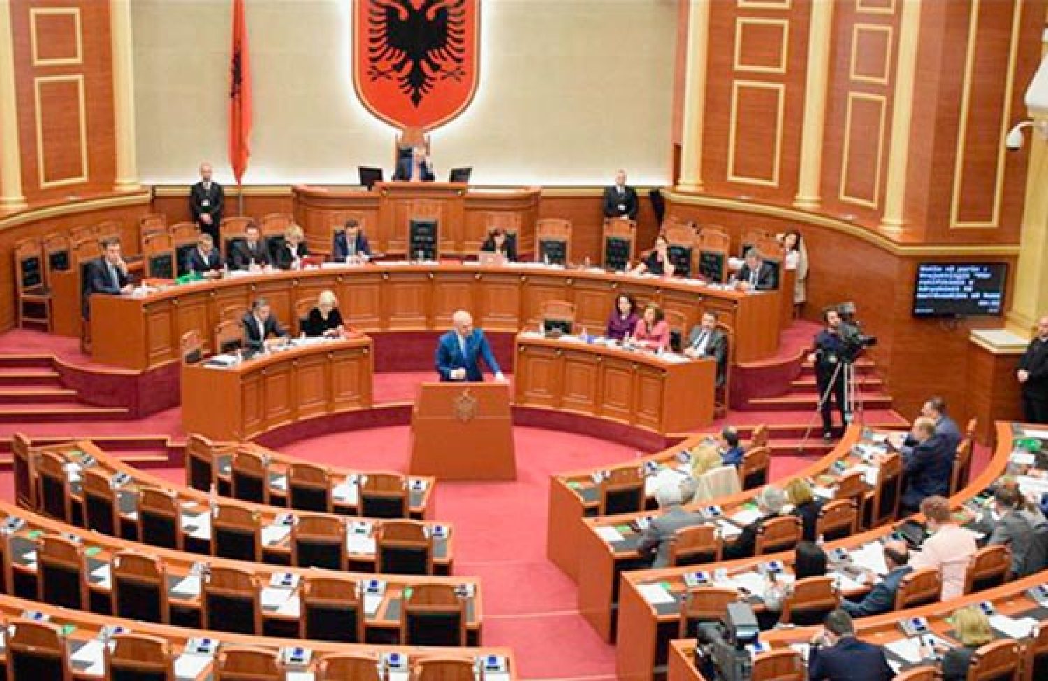 Κλονίζει τον Έντι Ράμα το όργιο της διαφθοράς!