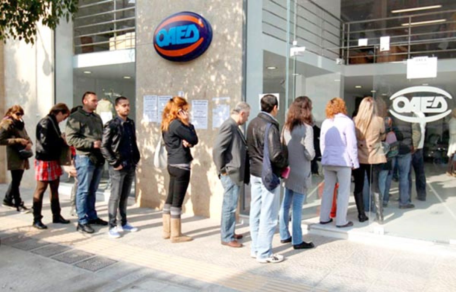 ΟΛΟ ΚΑΙ ΠΙΟ ΦΤΩΧΑ ΤΑ ΝΟΙΚΟΚΥΡΙΑ!
