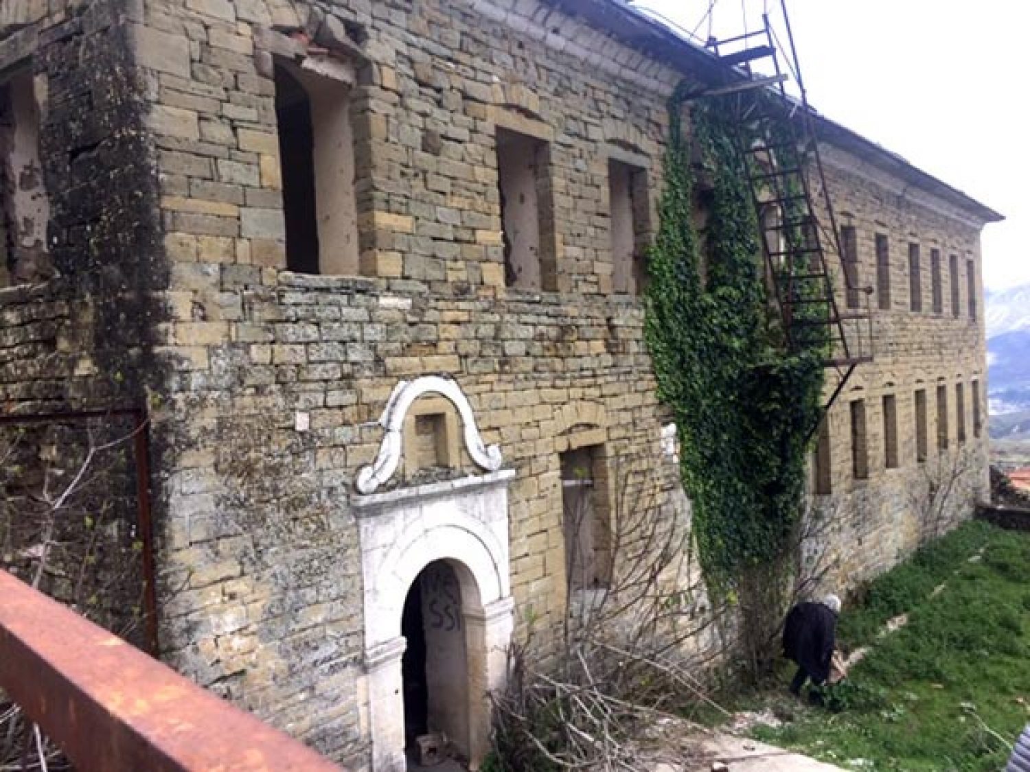 Αδιαφορία, εγκατάλειψη, θλίψη στα χωριά των Εθνικών μας Ευεργετών!