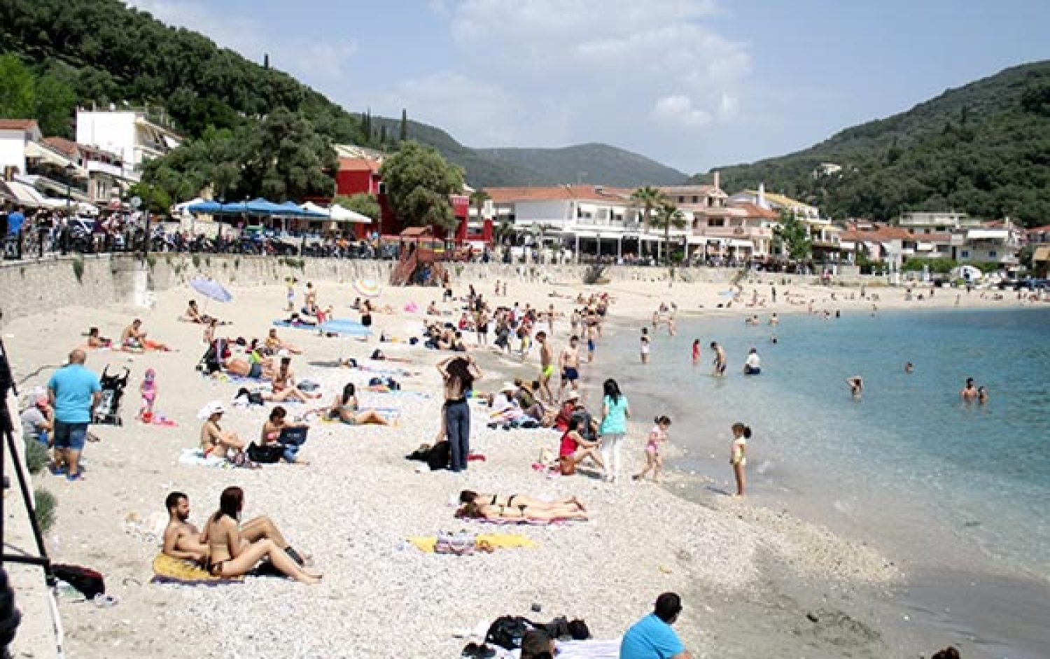 Κύμα… φυγής προς τις παραλίες της Ηπείρου