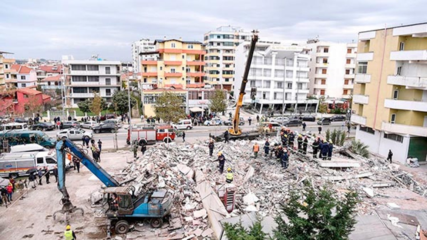 «Βομβαρδισμένες» πόλεις Τίρανα, Δυρράχιο, Λέζια!