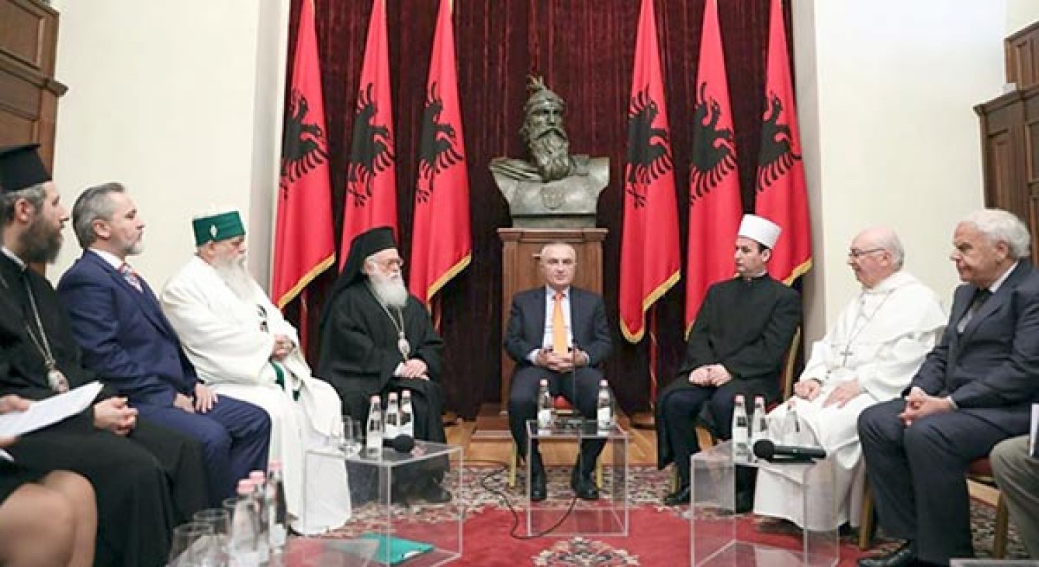 Οι θρησκευτικές κοινότητες της Αλβανίας «επουλώνουν τις πληγές» από το σεισμό