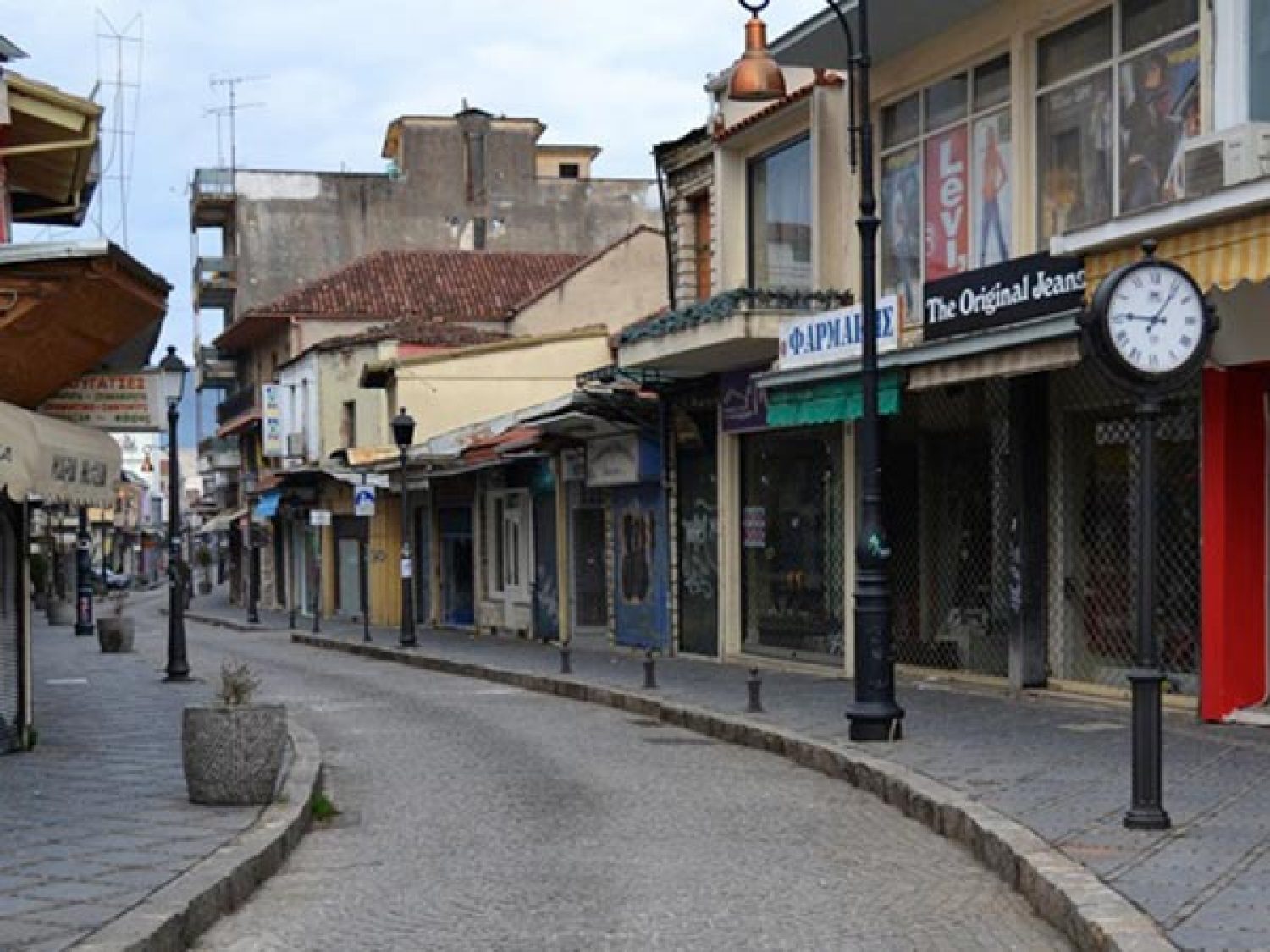 Το βάρος για τη νέα χρόνια πέφτει σε έργα ΕΣΠΑ και ανταποδοτικά τέλη!