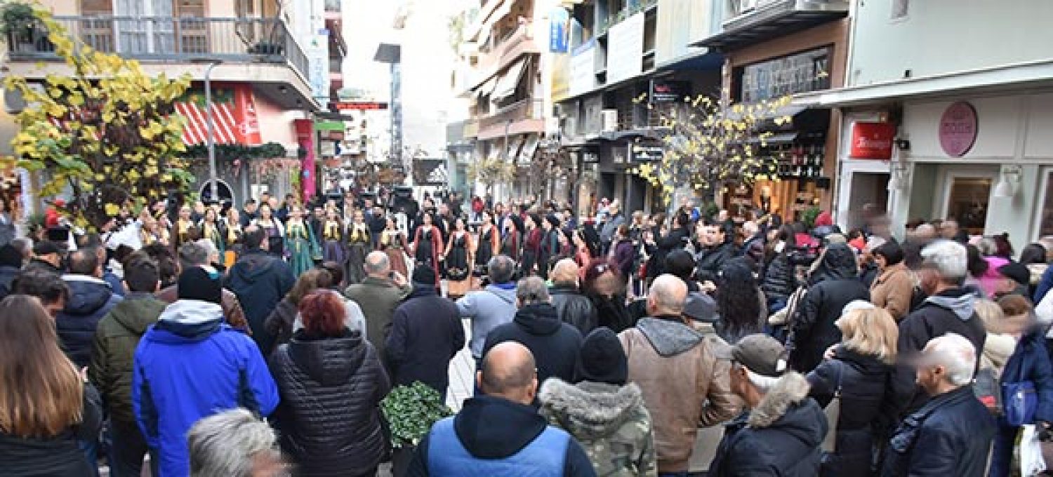 ΣΕ ΡΥΘΜΟΥΣ ΧΡΙΣΤΟΥΓΕΝΝΩΝ Η ΗΠΕΙΡΟΣ