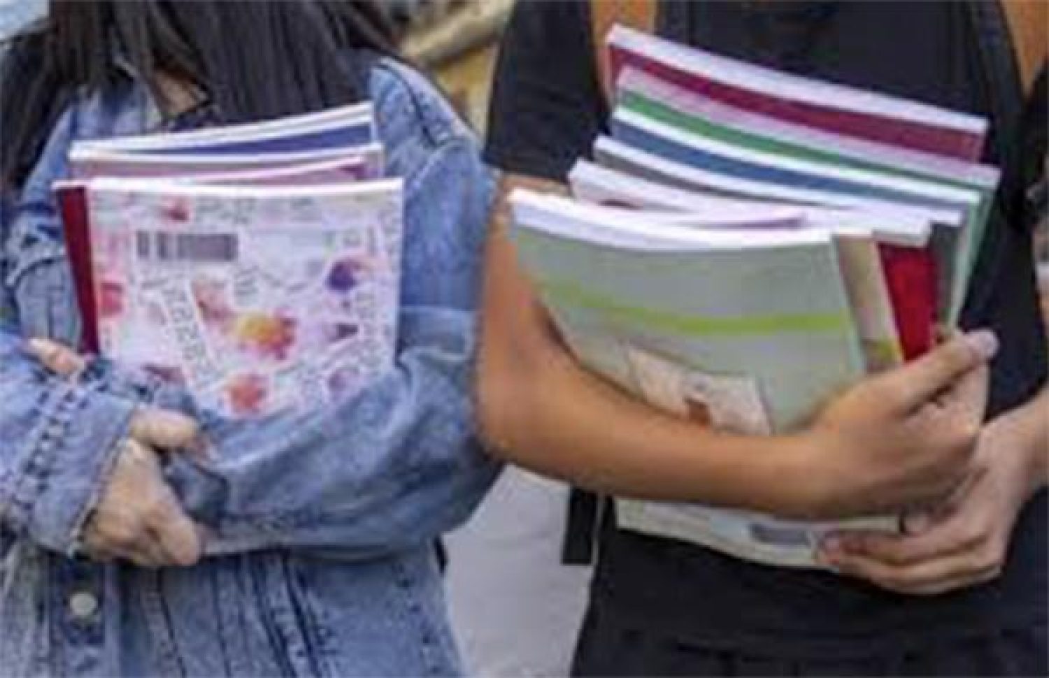 ΥΠ. ΠΑΙΔΕΙΑΣ: Να κρατήσουν όλα τα βιβλία οι μαθητές Γυμνασίου και Α’- Β’ Λυκείου