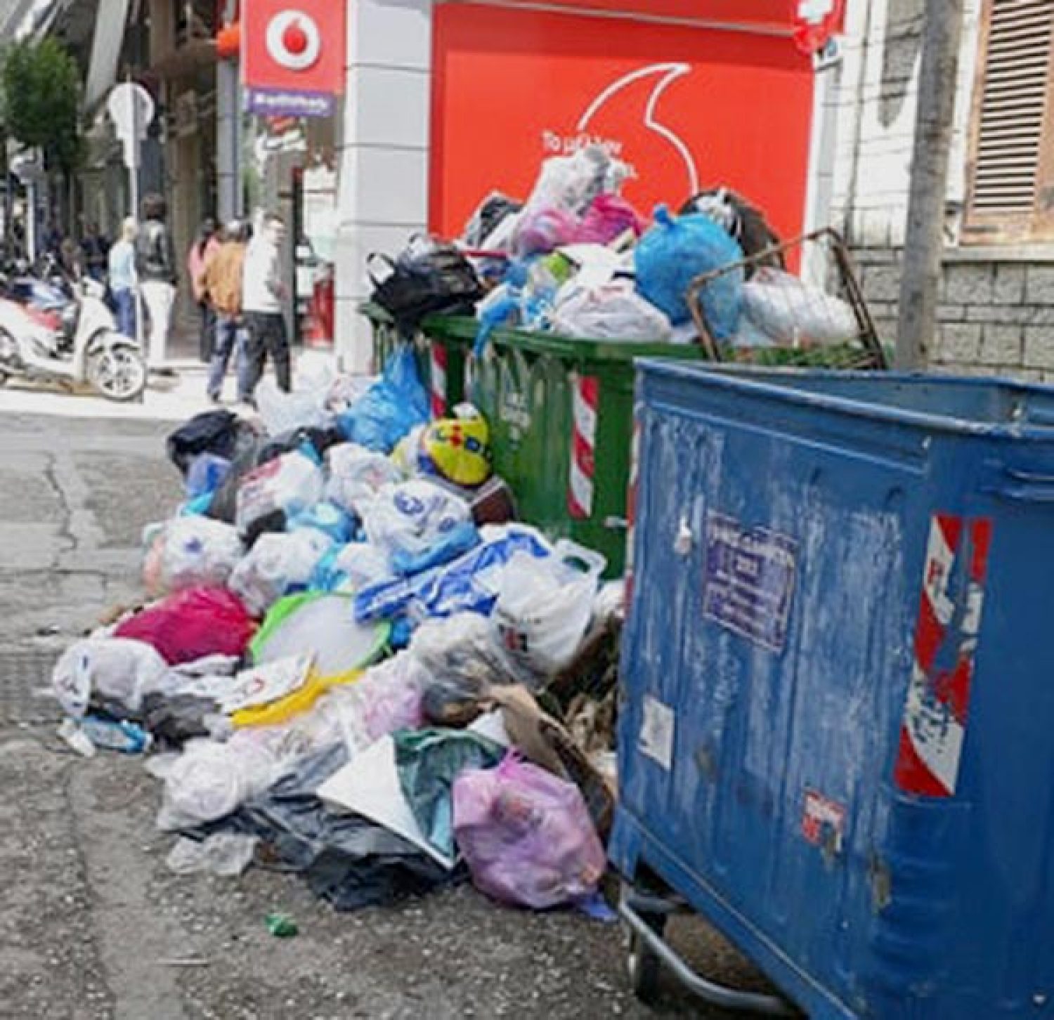 ΣΕ ΙΔΙΩΤΗ Η ΑΠΟΚΟΜΙΔΗ ΑΠΟΡΡΙΜΜΑΤΩΝ!