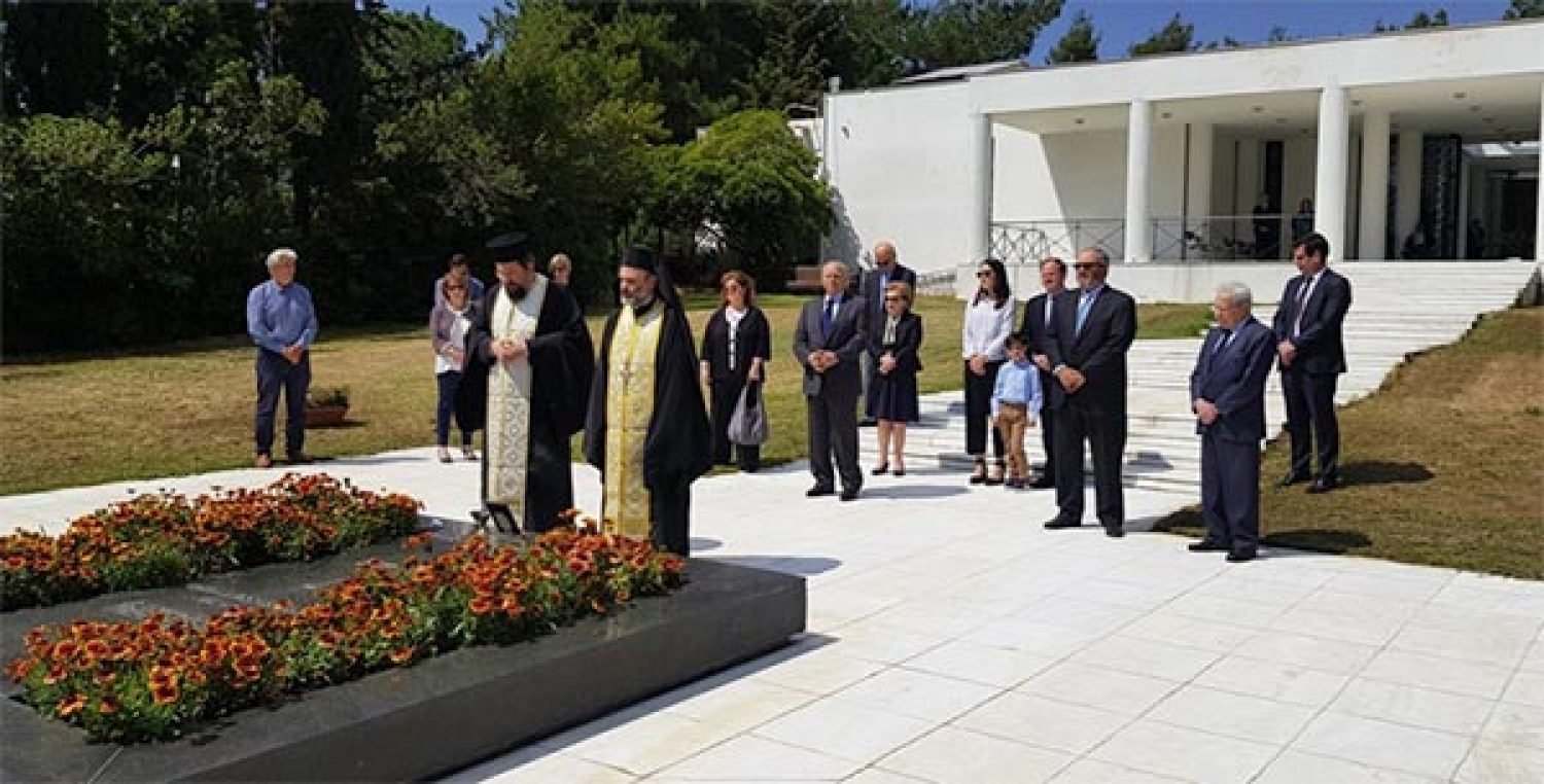 Σε στενό κύκλο το τρισάγιο για τον Κων/νο Καραμανλή