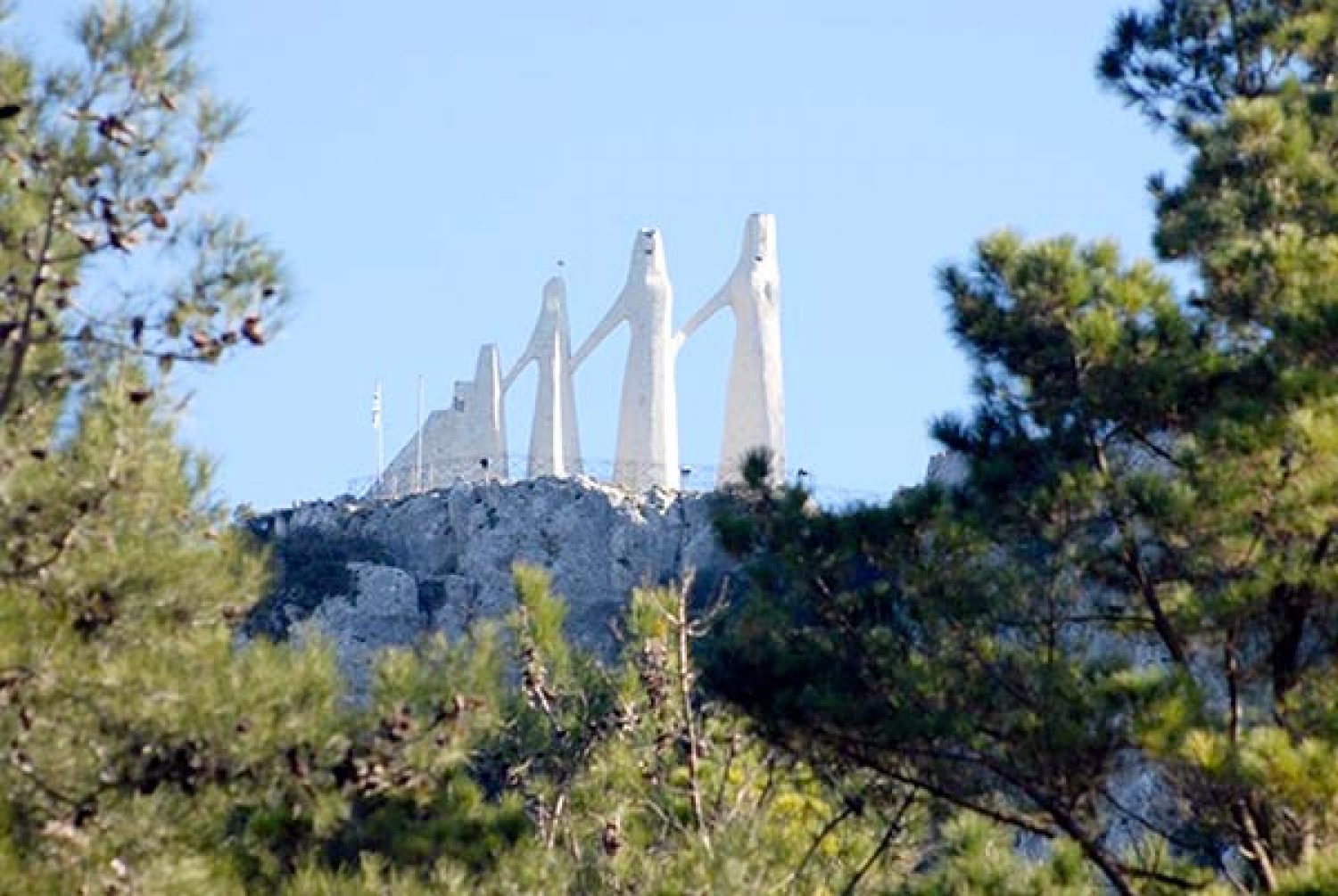 Εκδηλώσεις τιμής και μνήμης στον Ιερό Βράχο Ζαλόγγου