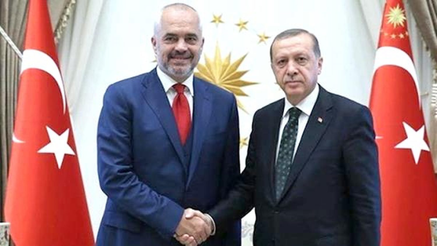 ΣΕ…ΔΥΟ ΒΑΡΚΕΣ ΠΑΤΑΕΙ Ο ΕΝΤΙ ΡΑΜΑ!