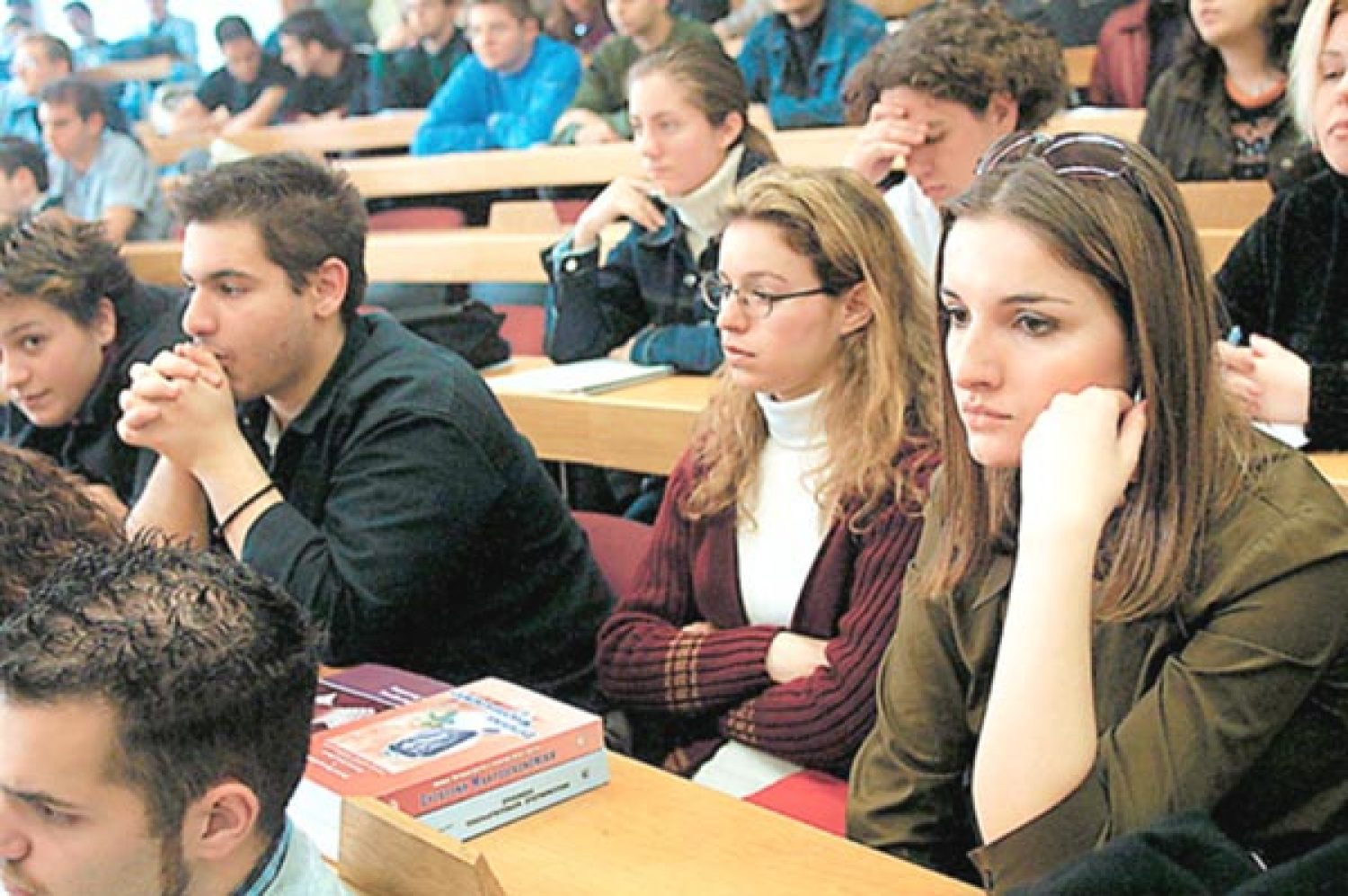 «ΦΩΤΙΕΣ» ΑΝΑΒΟΥΝ ΟΙ ΑΛΛΑΓΕΣ ΣΤΑ ΑΕΙ!