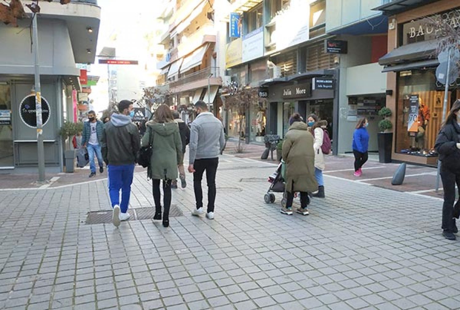 Ο ΙΟΣ ΣΦΙΓΓΕΙ ΤΟΝ ΚΛΟΙΟ ΣΤΑ ΓΙΑΝΝΕΝΑ!