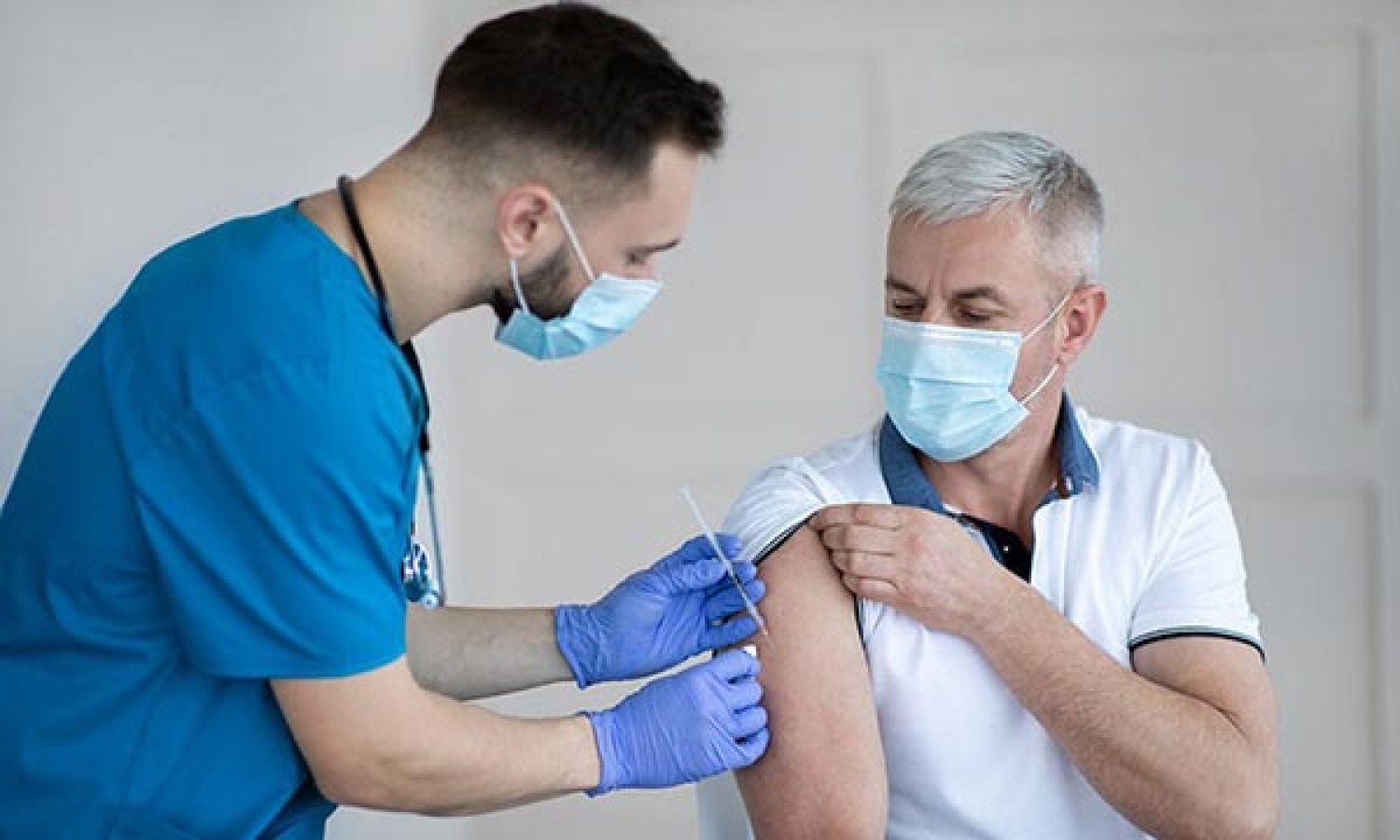 Άνοιξε η πλατφόρμα εμβολιασμών για τα άτομα ηλικίας 65-69 ετών