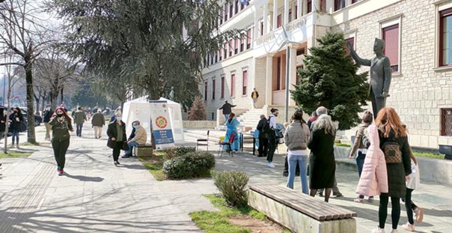 «Μαύρα σύννεφα» στα Γιάννενα για την τροπή της πανδημίας
