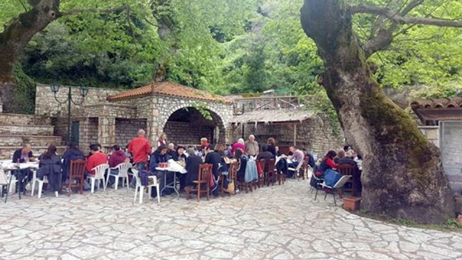 «ΠΑΡΑΘΥΡΟ» ΓΙΑ ΠΑΣΧΑ ΣΤΟ ΧΩΡΙΟ!