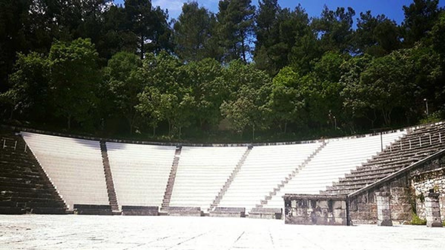 Μειωμένες και αριθμημένες οι θέσεις στο θέατρο της ΕΗΜ
