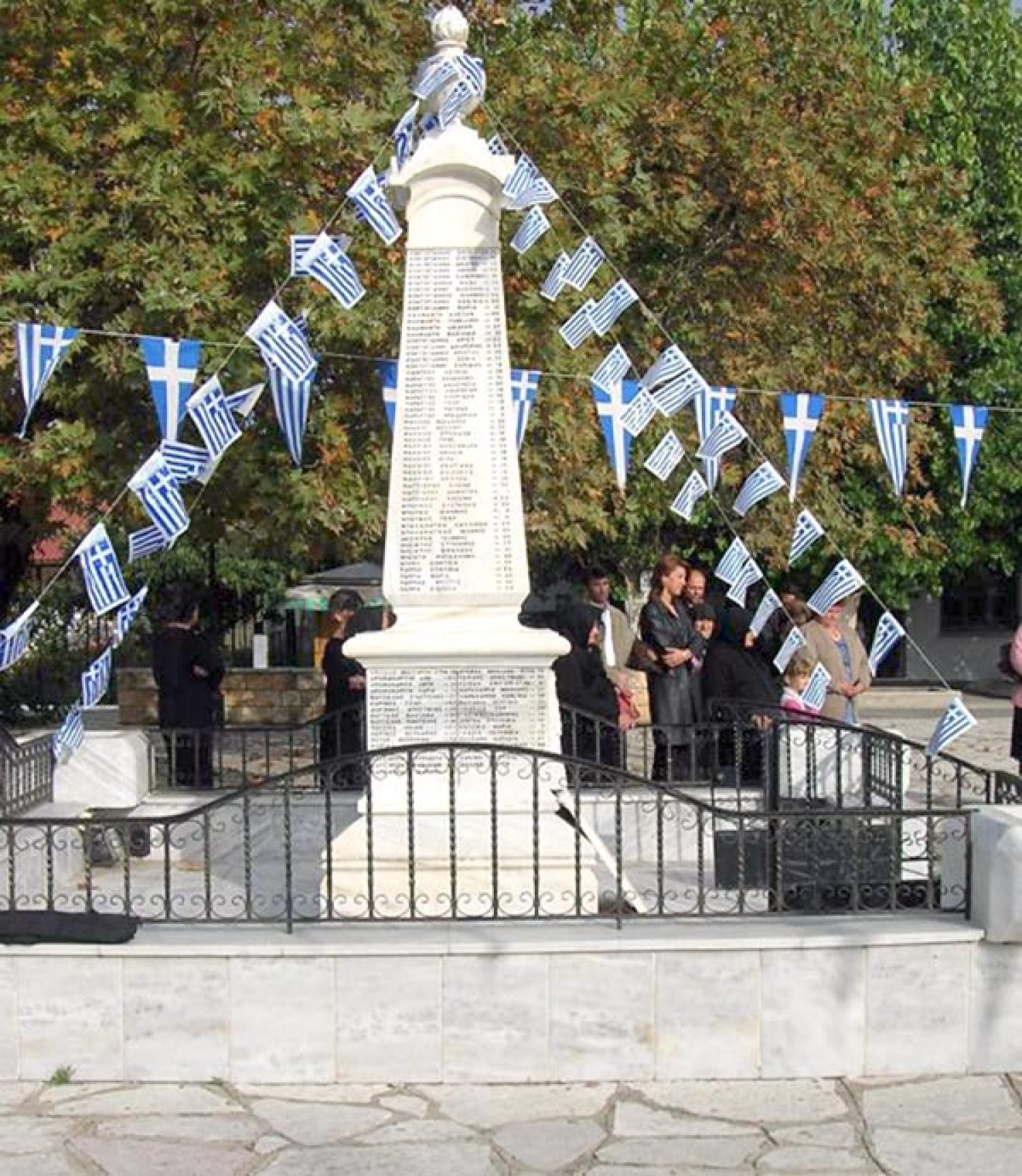 Μνημόσυνο για τους πεσόντες του Κομμένου