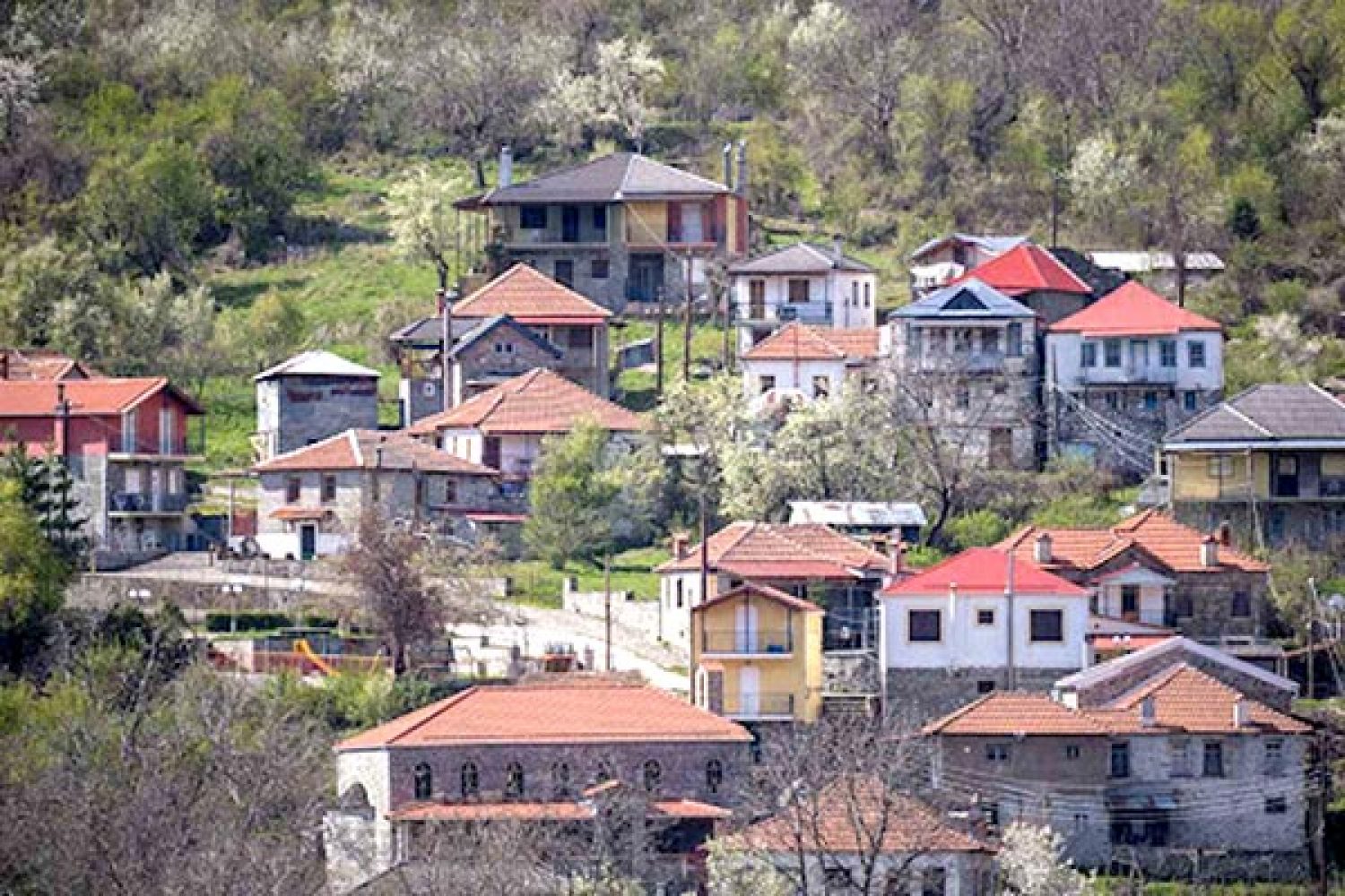 Λίγοι απ’ όσους ζουν μόνιμα στα χωριά θα λάβουν το επίδομα του ΟΠΕΚΑ!