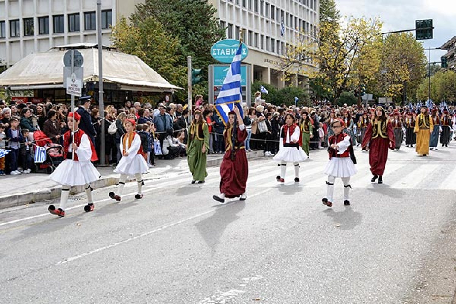 ΕΟΡΤΑΣΜΟΙ ΤΟΥ «ΟΧΙ» ΜΕ ΑΥΣΤΗΡΑ ΜΕΤΡΑ!