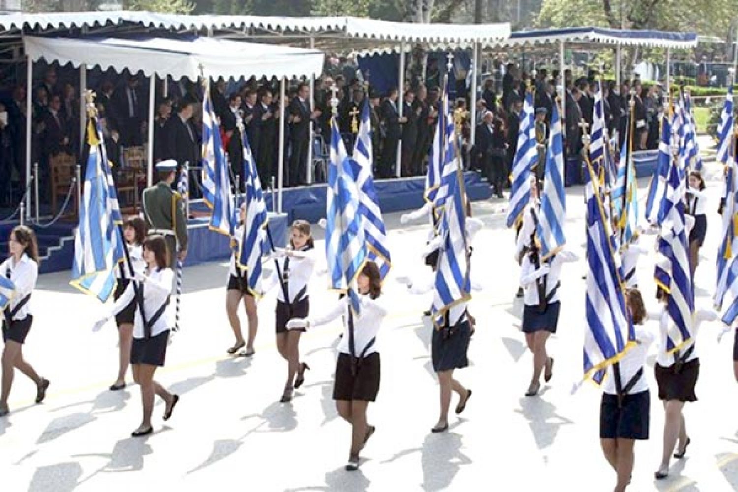 ΠΑΡΕΛΑΣΕΙΣ ΜΕ… ΜΕΤΡΟ ΚΑΙ ΜΕΤΡΑ!