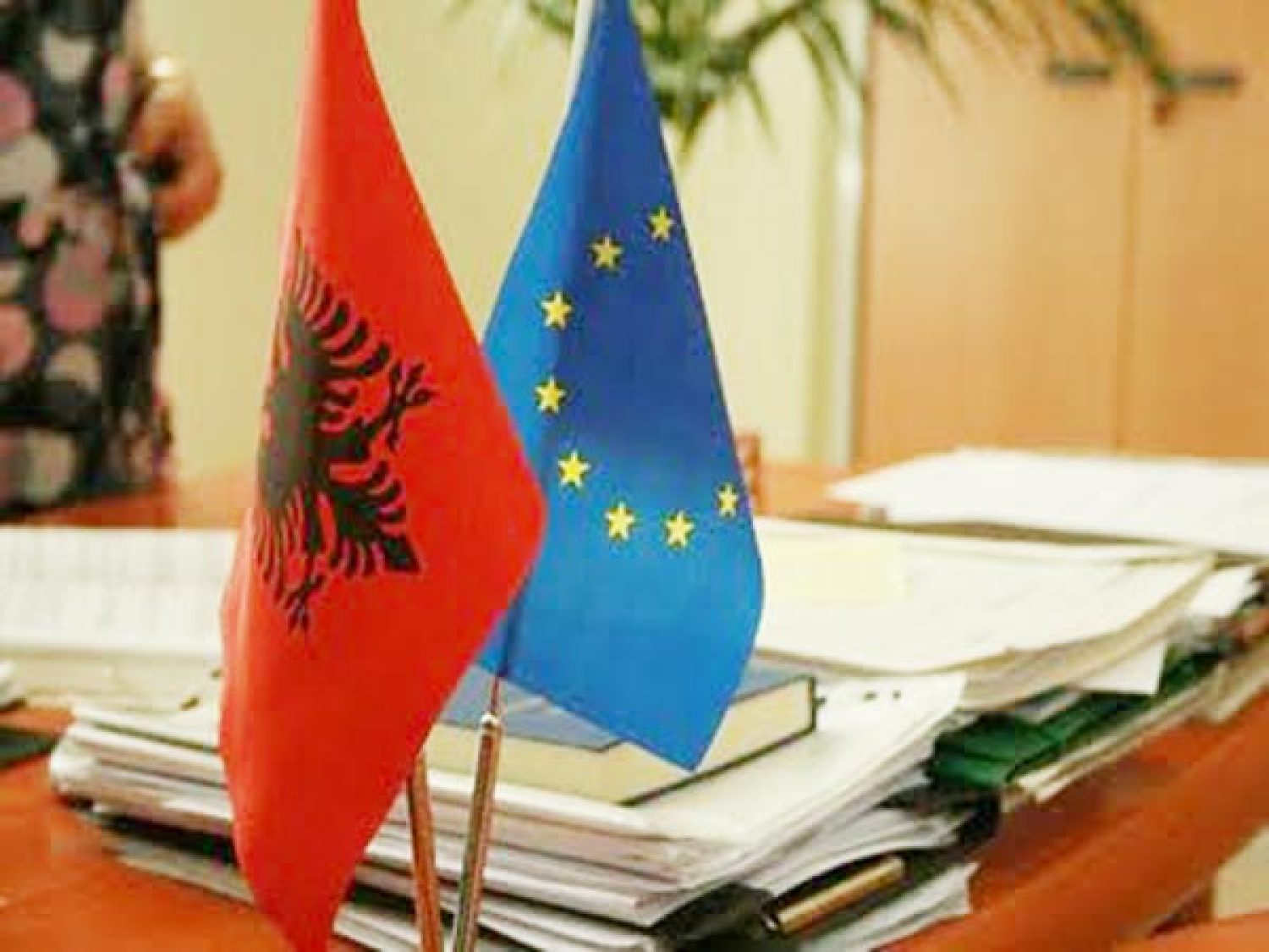 «ΠΟΡΤΑ» ΞΑΝΑ ΤΗΣ Ε.Ε. ΣΤΗΝ ΑΛΒΑΝΙΑ!