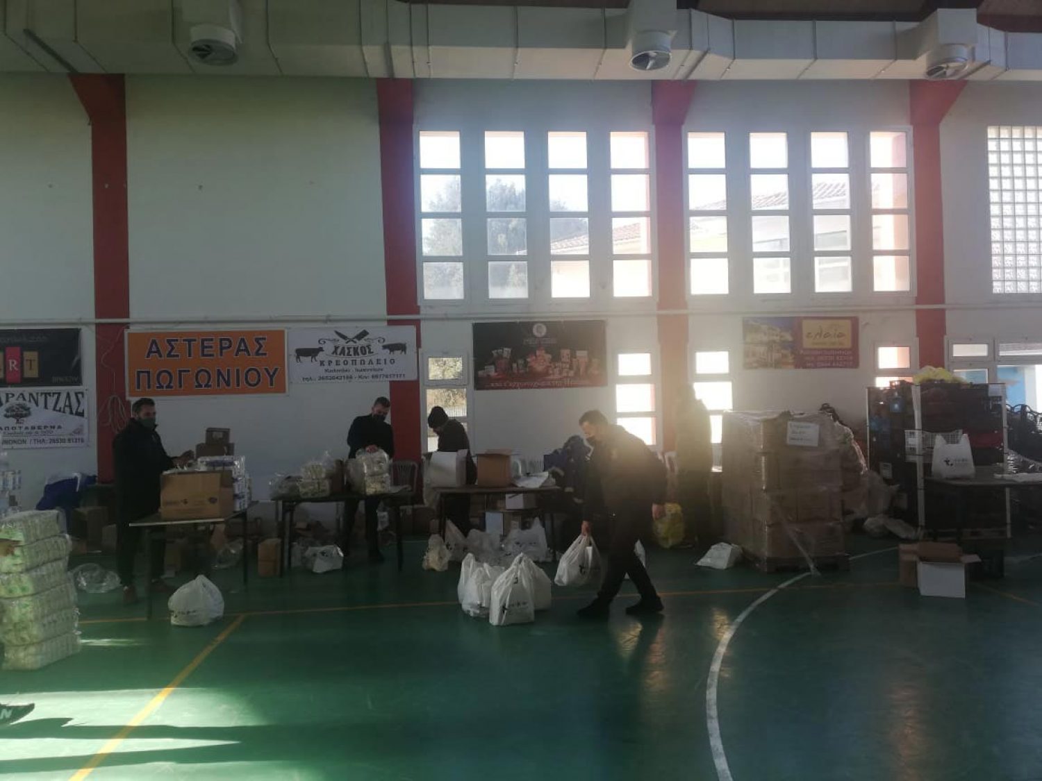 Διανομή τροφίμων από το Δήμο Πωγωνίου