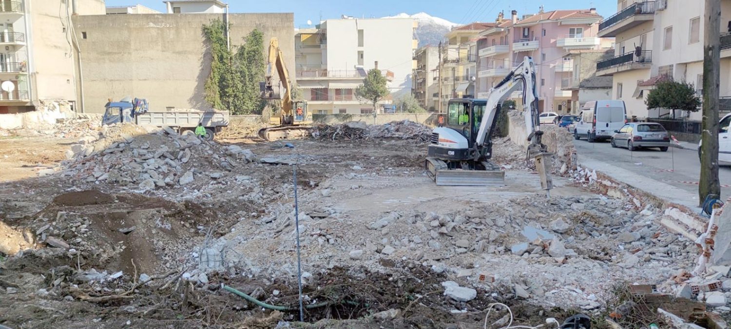 Οι μπουλντόζες επιτέλους δουλεύουν στον χώρο του πρ. Ασύλου Ανιάτων!