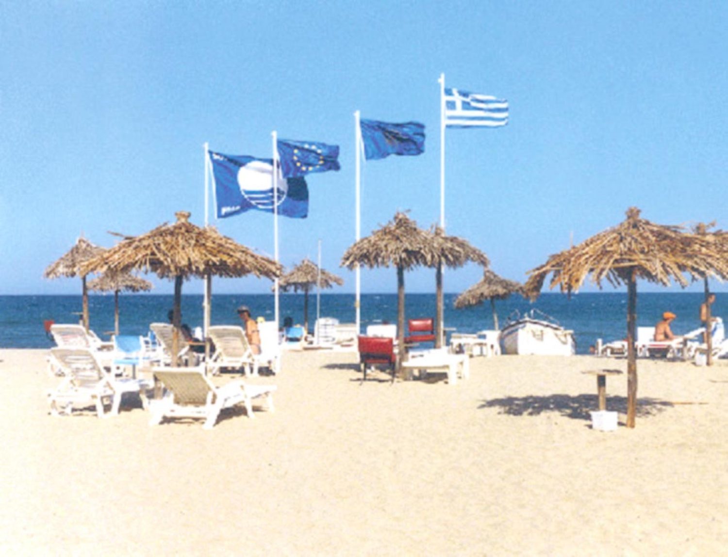 Σε έντεκα παραλίες θα κυματίζει και φέτος η «Γαλάζια Σημαία»