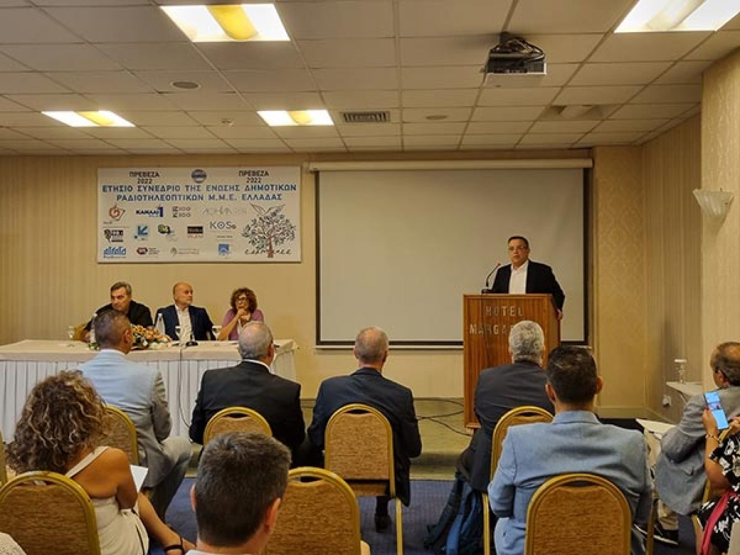Νομοθετική ρύθμιση θα βάλει τάξη στο ραδιοφωνικό τοπίο της χώρας