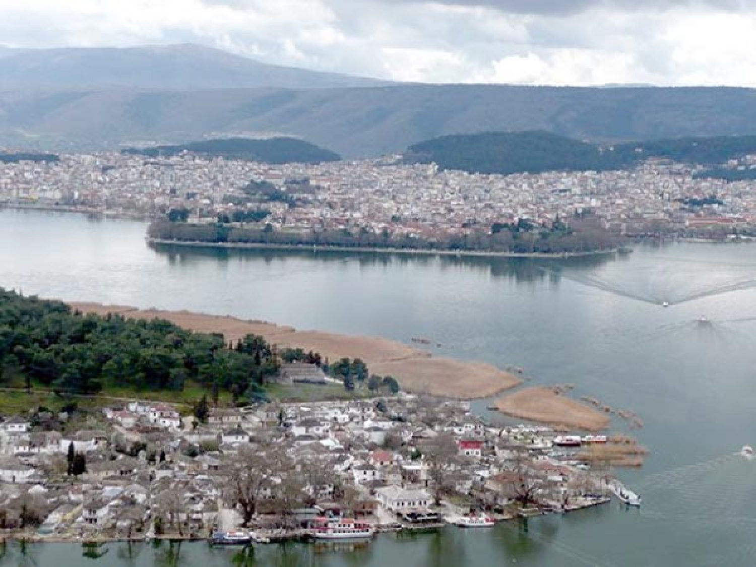 Ο Γ. Αμυράς για την αλλαγή χάραξης στα όρια της λίμνης