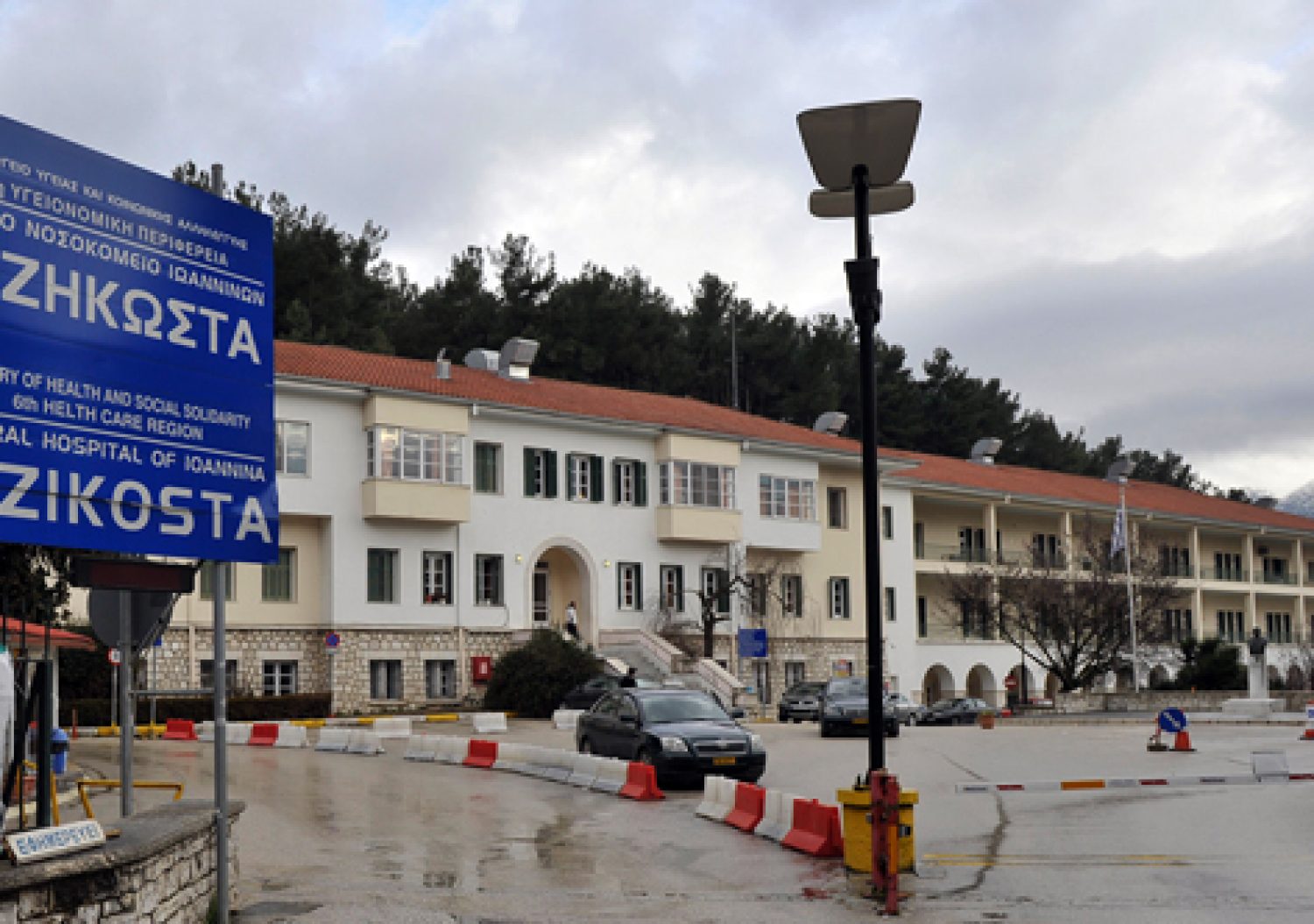 Κλιμάκιο του ΠΑΣΟΚ στο «Χατζηκώστα»