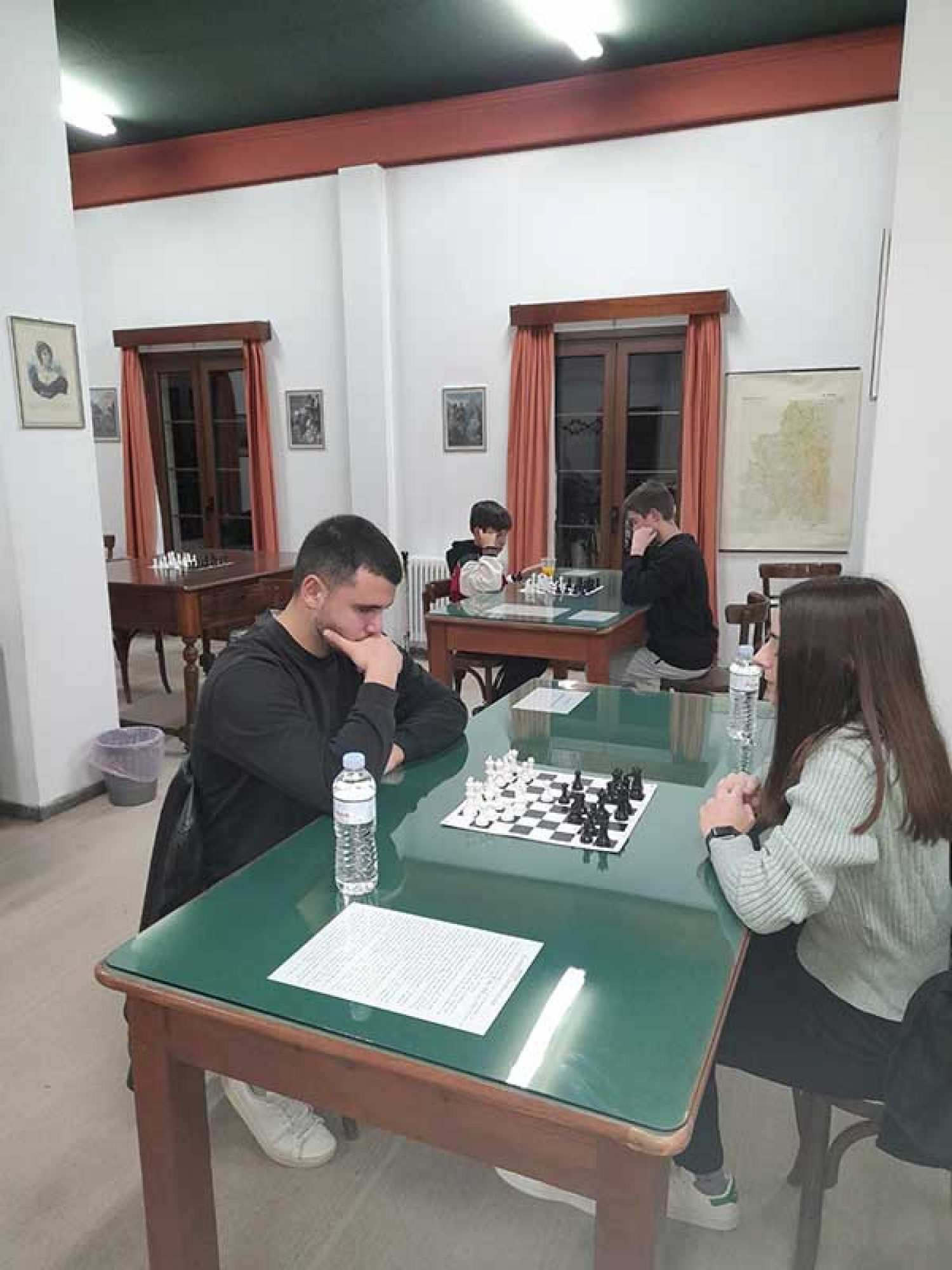 Απόγευμα με σκάκι στη Βιβλιοθήκη της Ε.Η.Μ.