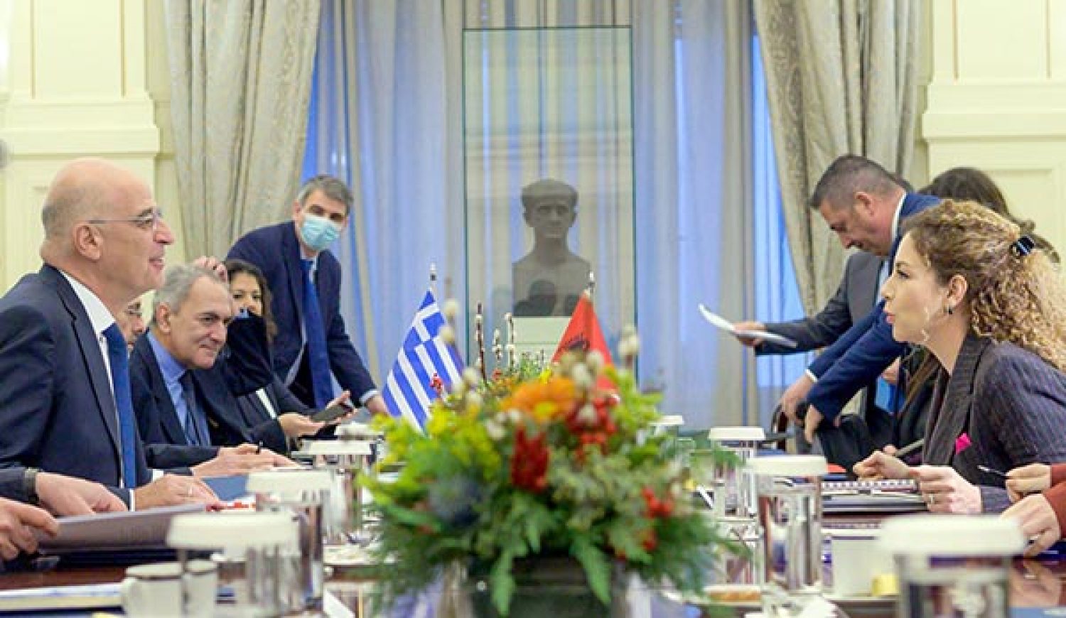 Αλβανοί «αναλυτές» αμφισβητούν την Ελληνικότητα της Χειμάρρας!