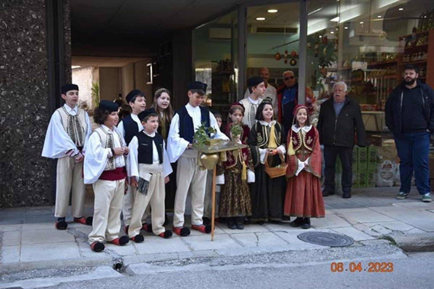 Τα παιδιά της Λούτσας είπαν φέτος τα κάλαντα