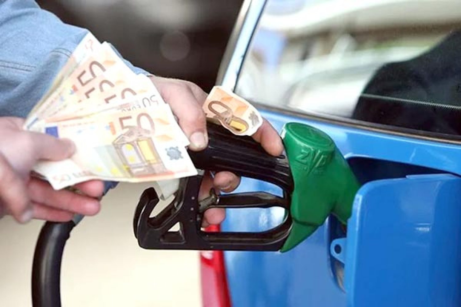 Οι τιμές των καυσίμων… ζεματούν τους ταξιδιώτες του Αυγούστου!