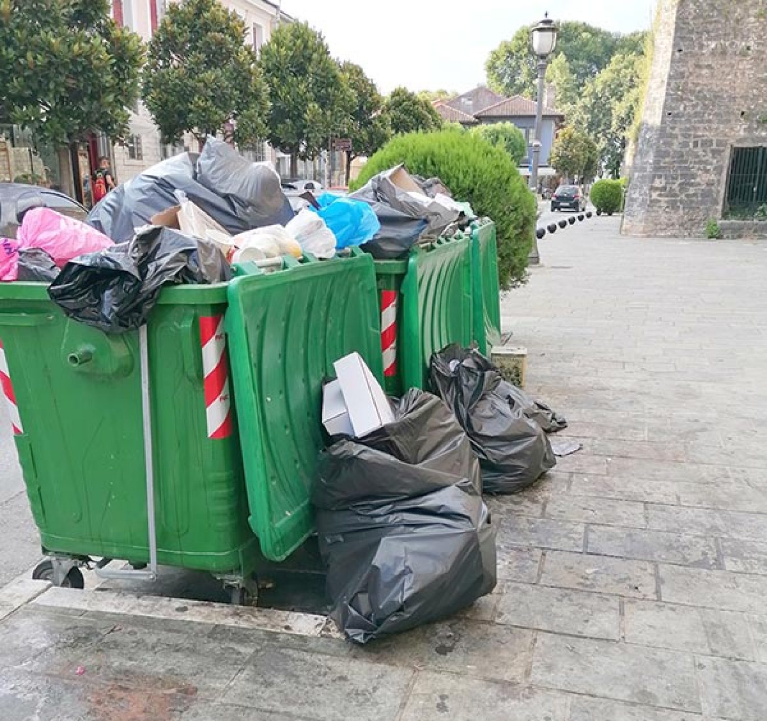 Οργή και αγανάκτηση για την εικόνα βρωμιάς και δυσωδίας στα Γιάννενα!