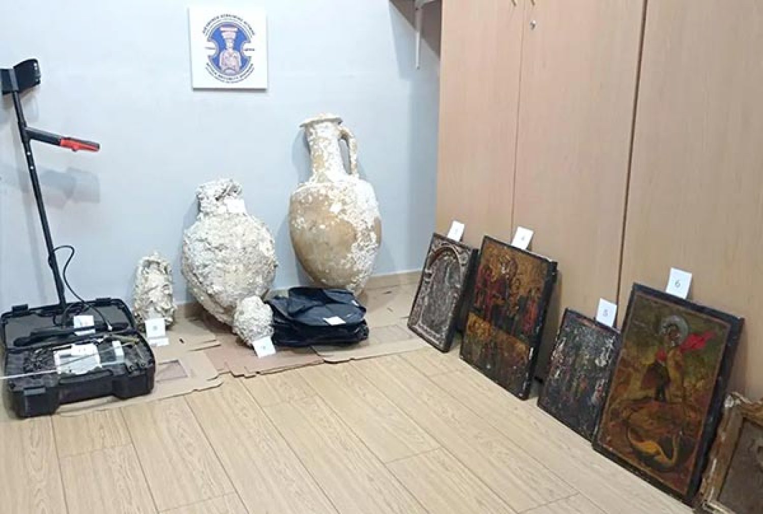 Χειροπέδες σε δύο αρχαιοκάπηλους λίγο πριν την αγοραπωλησία!