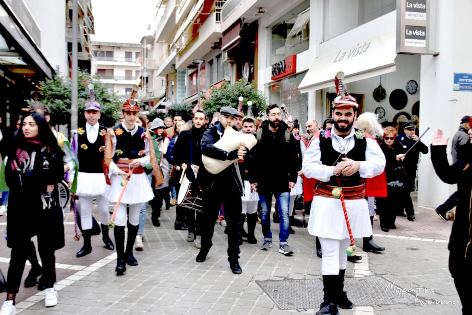 Οι Μωμόγεροι βγαίνουν αύριο στους δρόμους της Ανατολής