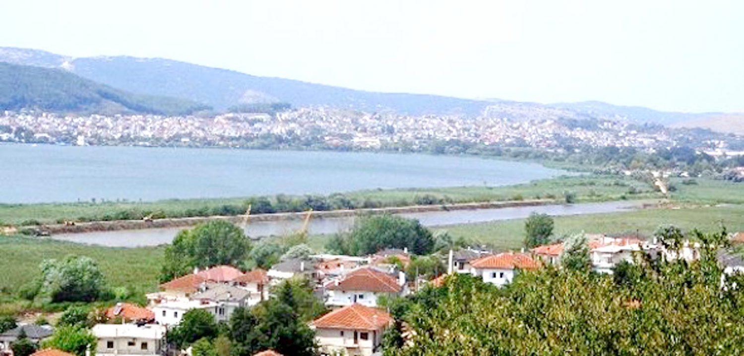 Χωρίς ουσιαστική χρησιμότητα πλέον τα αναχώματα μέσα στην Παμβώτιδα!
