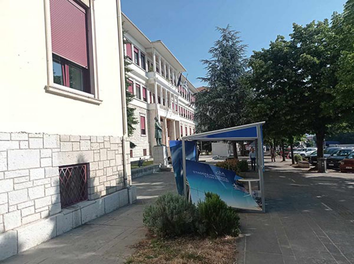 Βανδάλισαν το εκλογικό περίπτερο της Ν.Δ. στα Γιάννενα