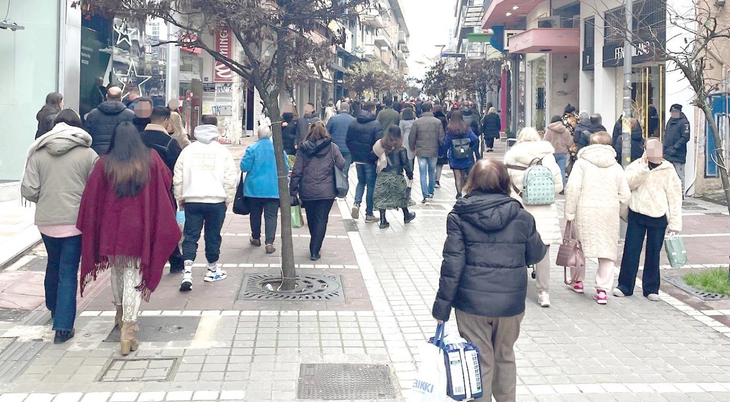 ΠΟΛΥΣ ΚΟΣΜΟΣ ΣΤΗΝ ΑΓΟΡΑ…ΛΙΓΑ ΤΑ ΨΩΝΙΑ!