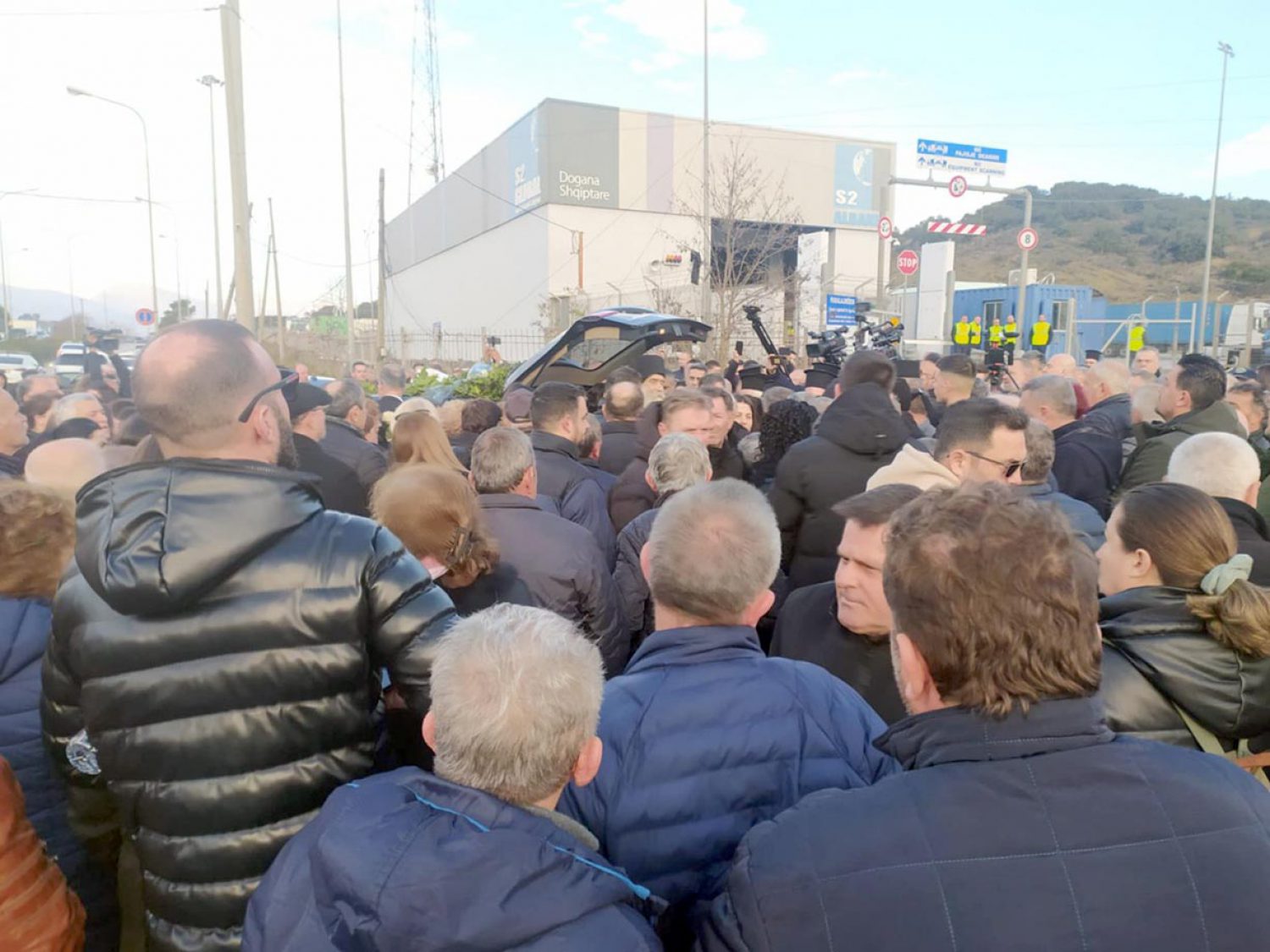Οι απανταχού Ηπειρώτες αποχαιρετούν τον Αναστάσιο!