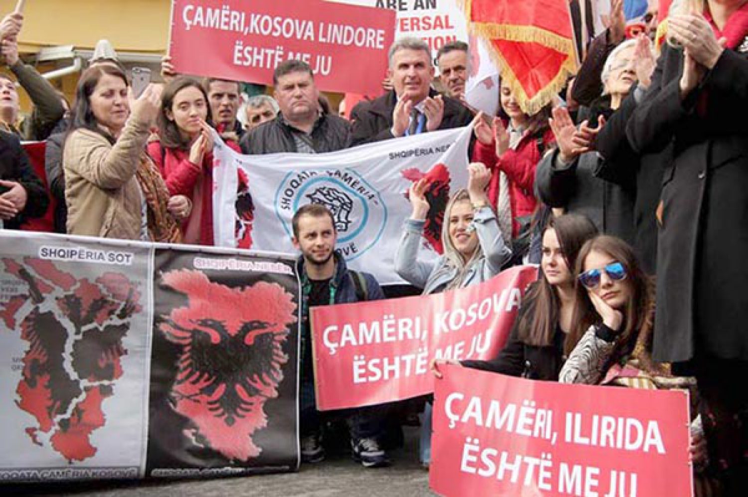 ΟΙ «ΤΣΑΜΗΔΕΣ» ΣΗΚΩΣΑΝ ΞΑΝΑ ΚΕΦΑΛΙ!