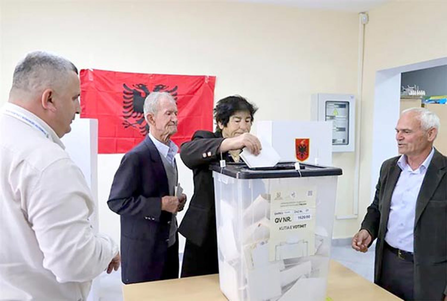 Κάλπες στην Αλβανία με συλλήψεις, βία, εκβιασμούς και μεγάλη αποχή!