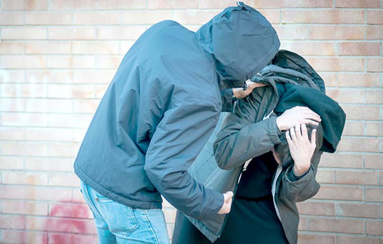 Μεταμεσονύκτιος καβγάς ανηλίκων στα Γιάννενα με έναν στο νοσοκομείο!