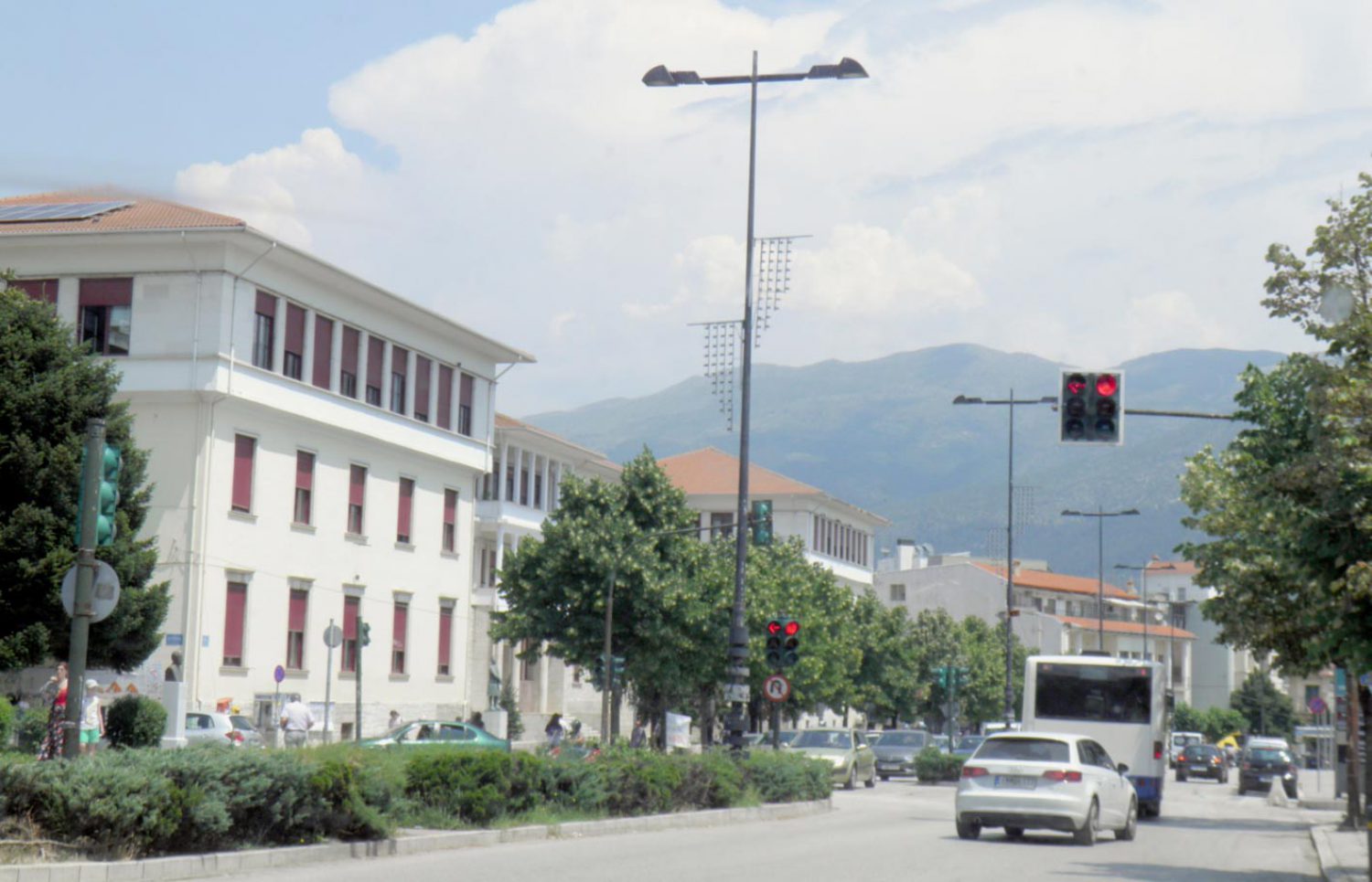 Με βελτιώσεις και… απροθυμία προχωράει το έργο των LED!
