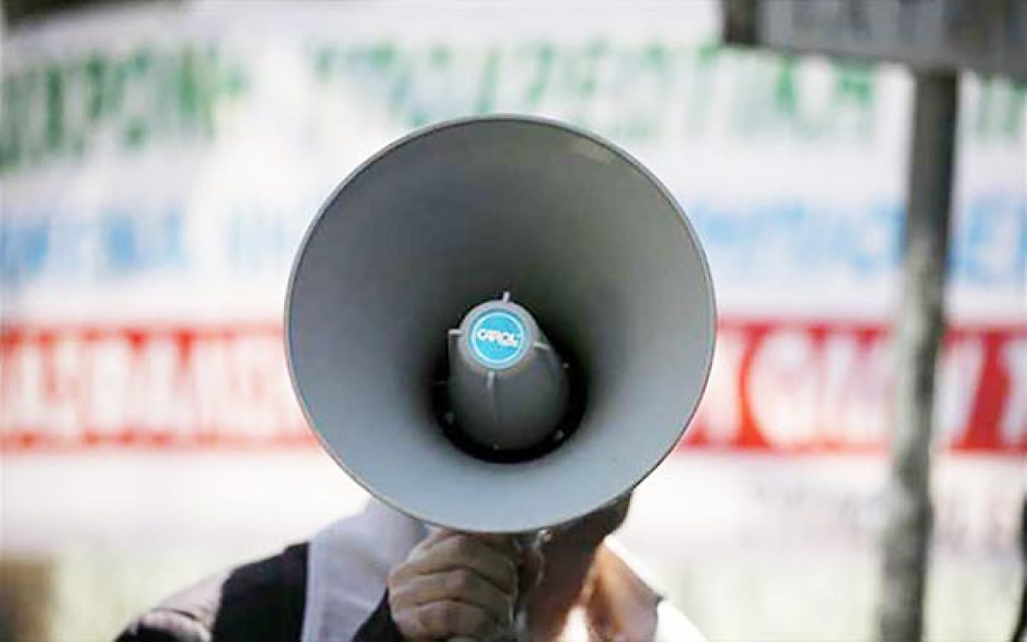 Ρολά κατεβάζουν την Τετάρτη δημόσιος και ιδιωτικός τομέας
