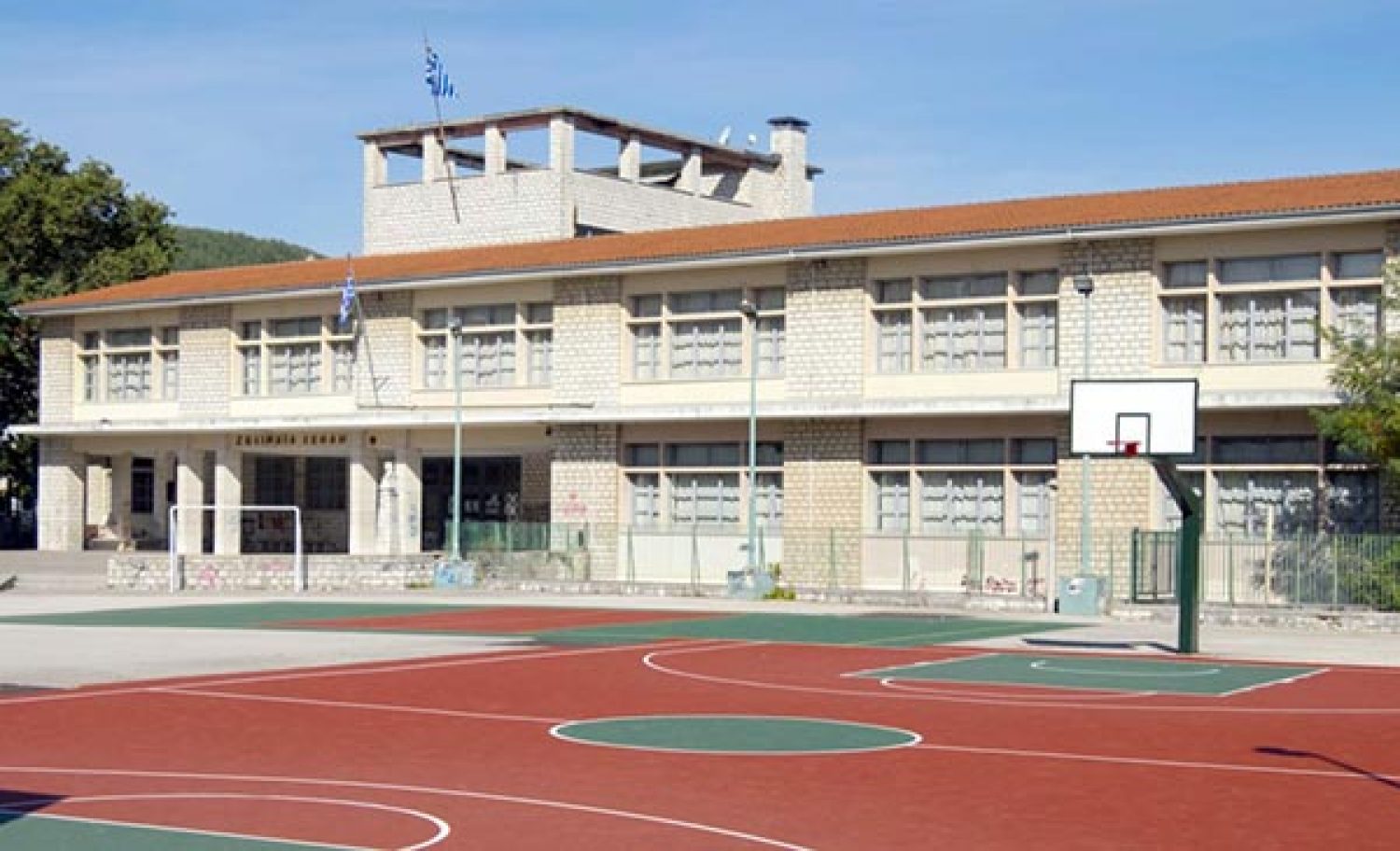 Σε Δήμο, ΤΕΕ και «Κτιριακές Υποδομές ΑΕ» η ευθύνη για τα… τραυματισμένα σχολεία!